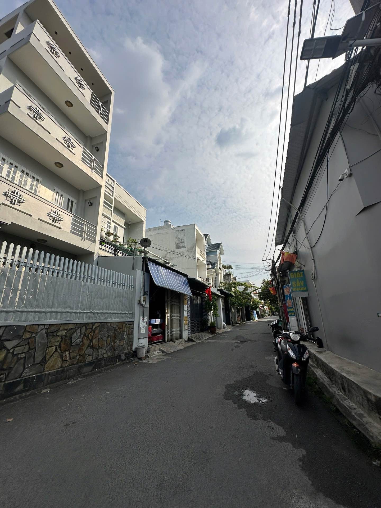 Nhà Đẹp Hẻm Xe Hơi Tăng Nhơn Phú, Quận 9