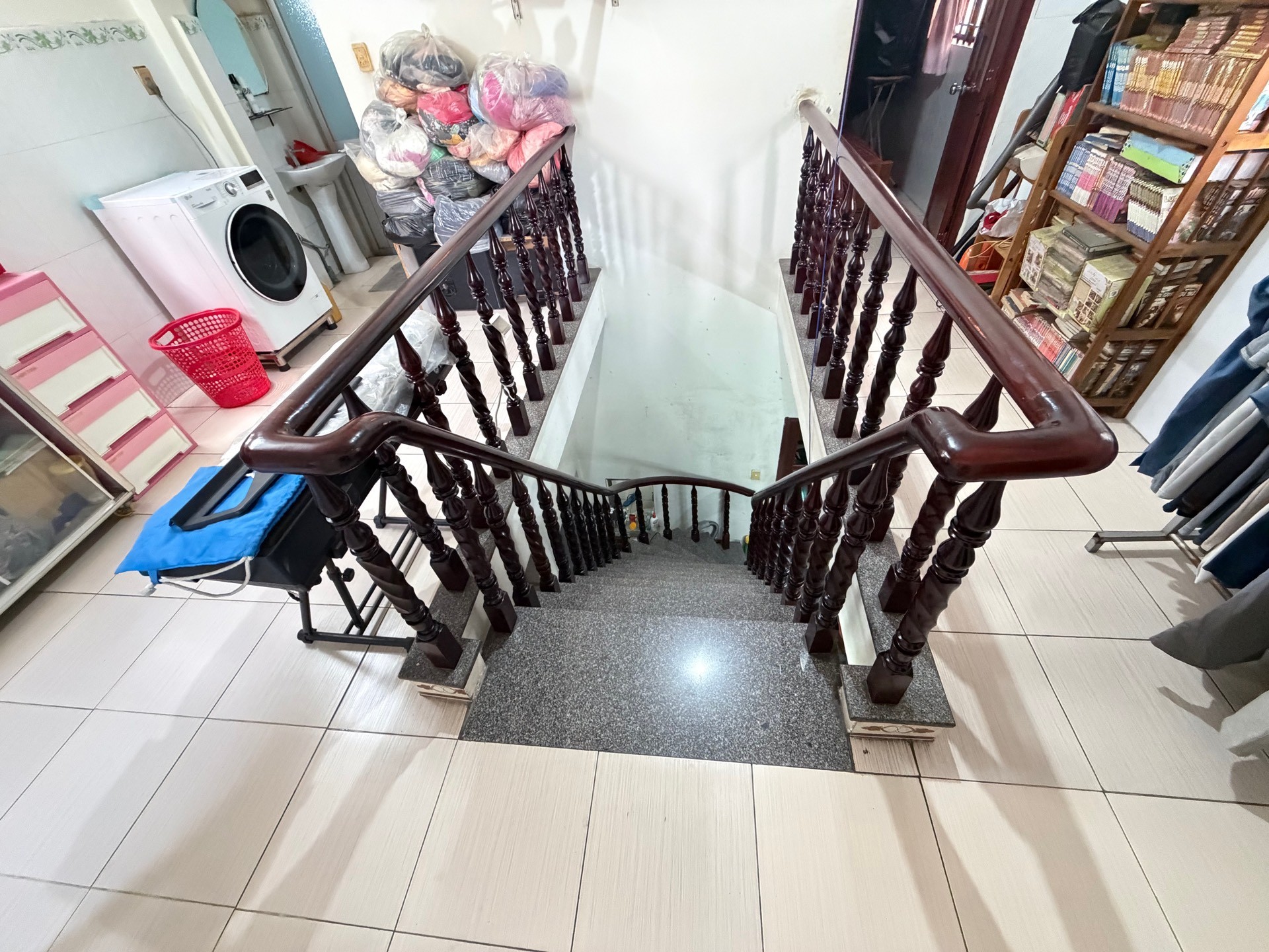 Chính chủ bán gấp nhà 2 tầng có 5 phòng trò thu nhập gần 10 triệu/ tháng