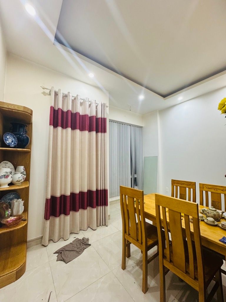 Bán Nhà Ô Tô Đỗ Cửa 1 Trệt 2 Lầu